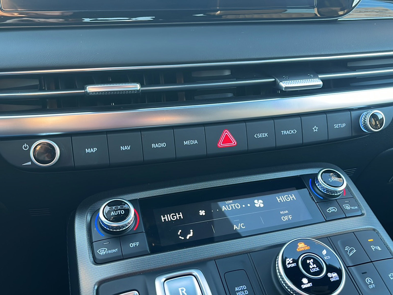 Used 2025 Hyundai Palisade Calligraphy image 19