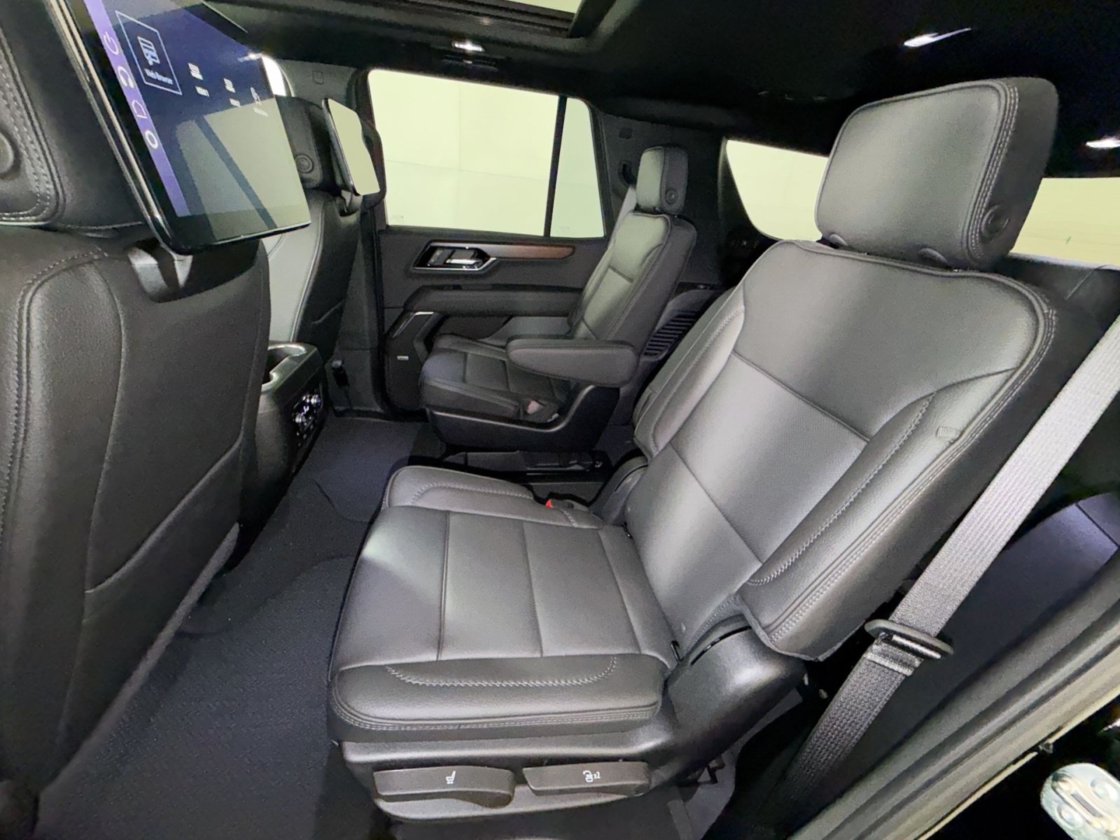 New 2026 GMC Yukon Denali w/ Denali Reserve Package AWD/4WD image 25