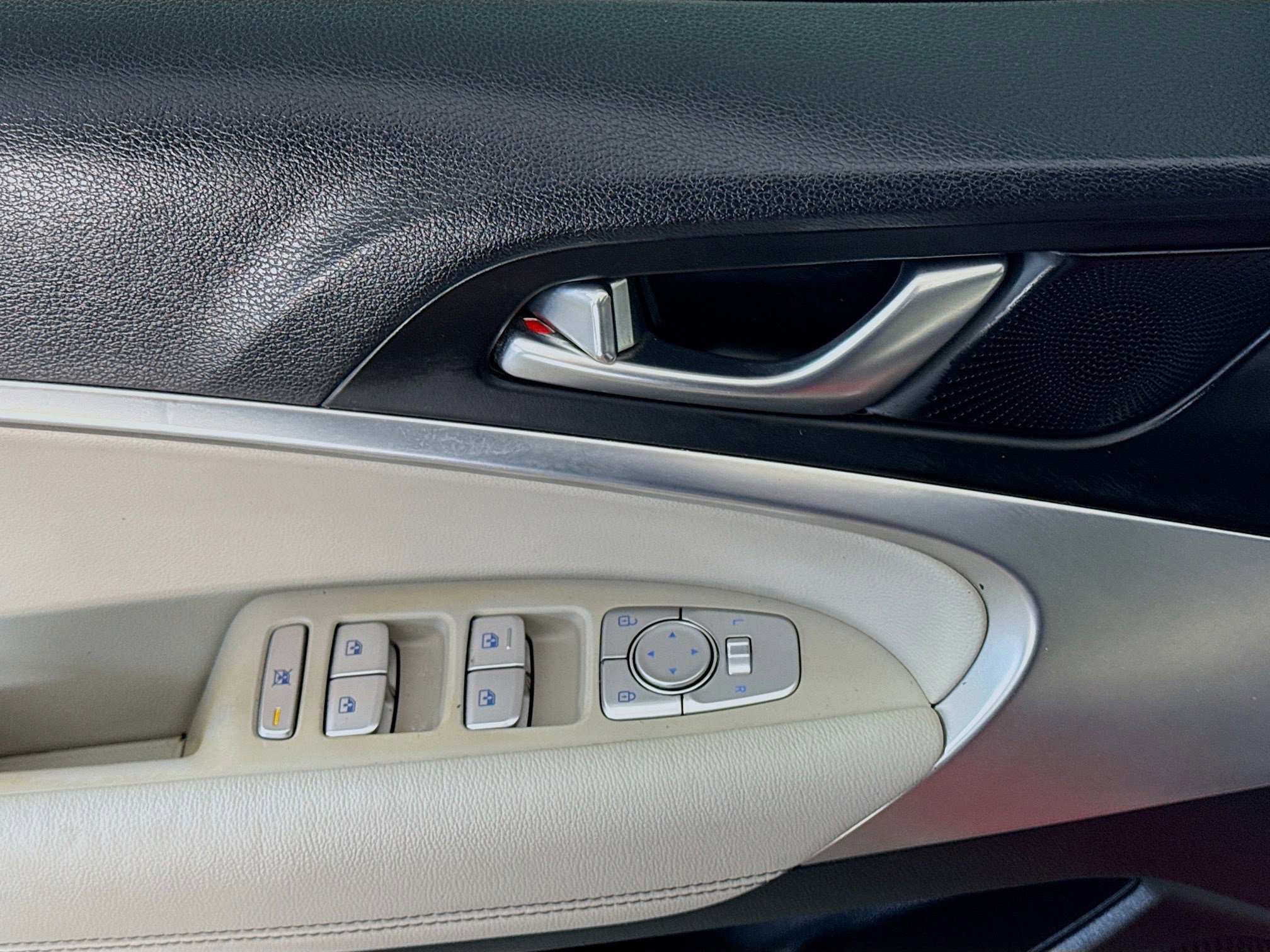 Used 2020 Genesis G70 2.0T image 24