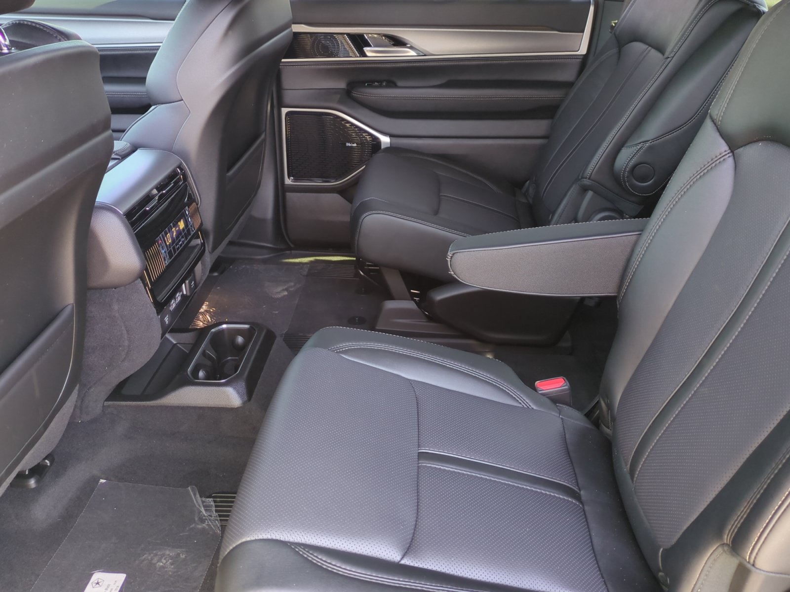 New 2026 Jeep Grand Wagoneer L Limited AWD/4WD image 17