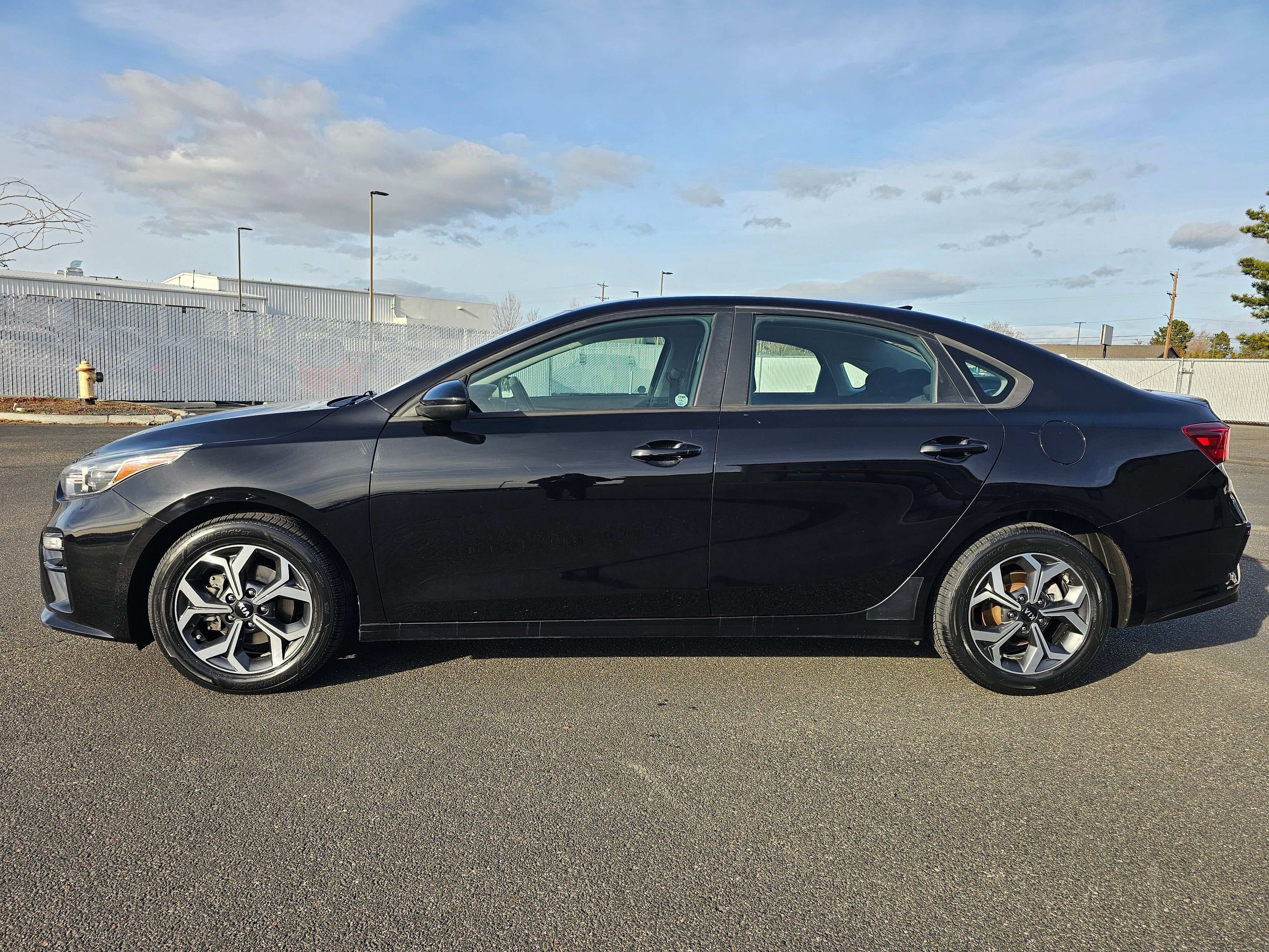 Used 2021 Kia Forte LXS image 3