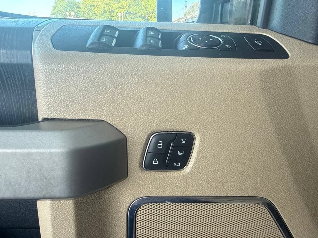 Used 2020 Ford F250 Lariat w/ Lariat Ultimate Package AWD/4WD image 35