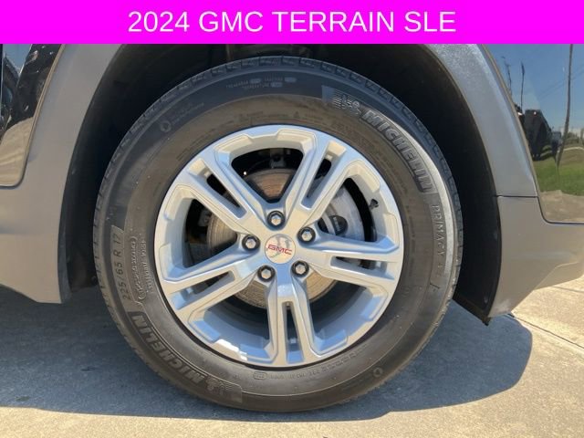 Used 2024 GMC Terrain SLE w/ Driver Convenience Package FWD image 8