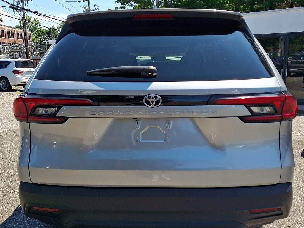 Used 2025 Toyota Grand Highlander FWD image 6