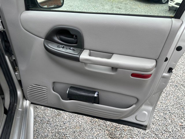 Used 2004 Chevrolet Venture Plus w/ Climate Package FWD image 28