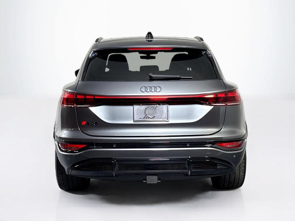 Used 2025 Audi SQ6 e-tron Prestige w/ 21" Black Optic Wheel Package AWD/4WD image 4