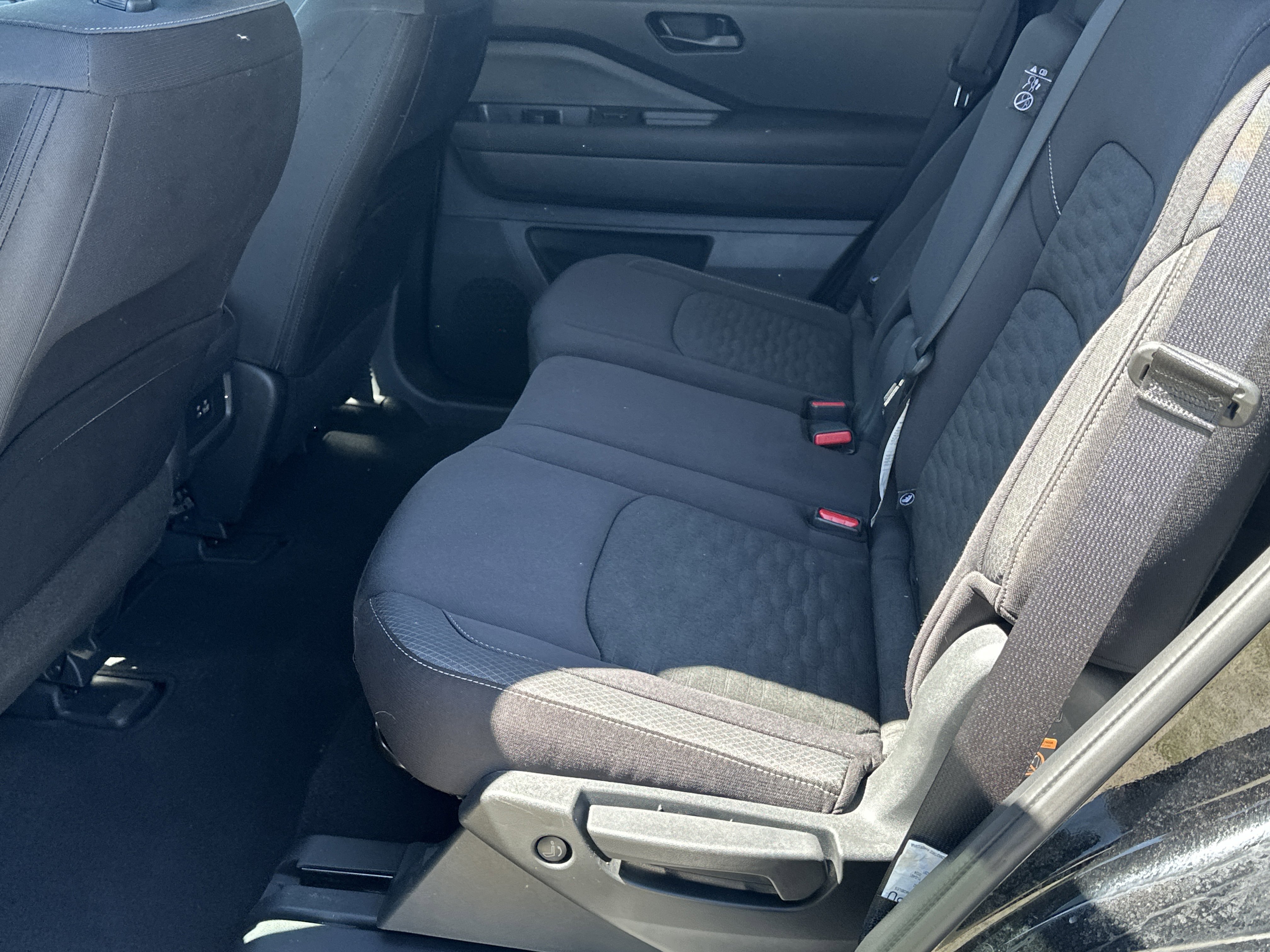 Used 2025 Nissan Pathfinder SV FWD image 21