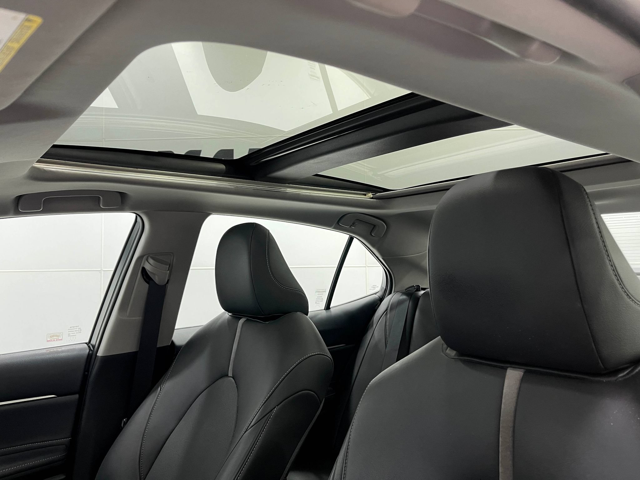 Used 2018 Toyota Camry XSE FWD image 11