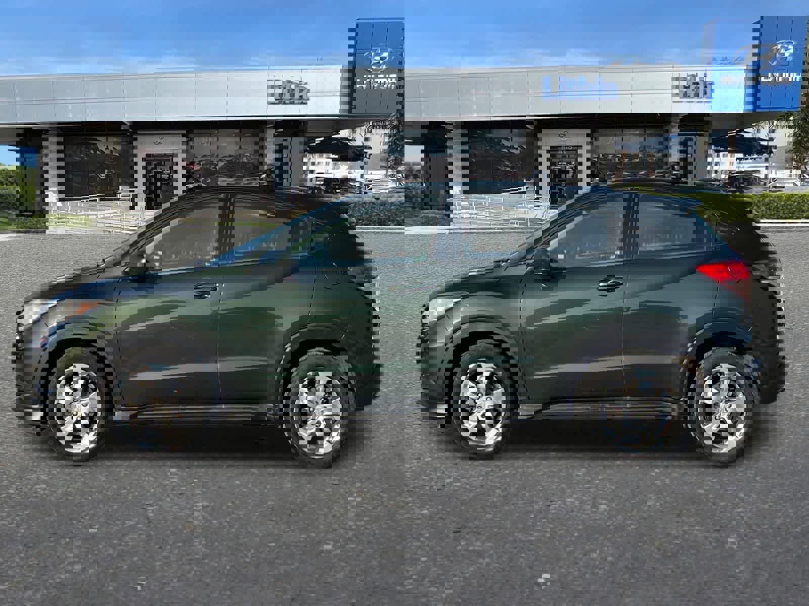 Used 2017 Honda HR-V LX image 6