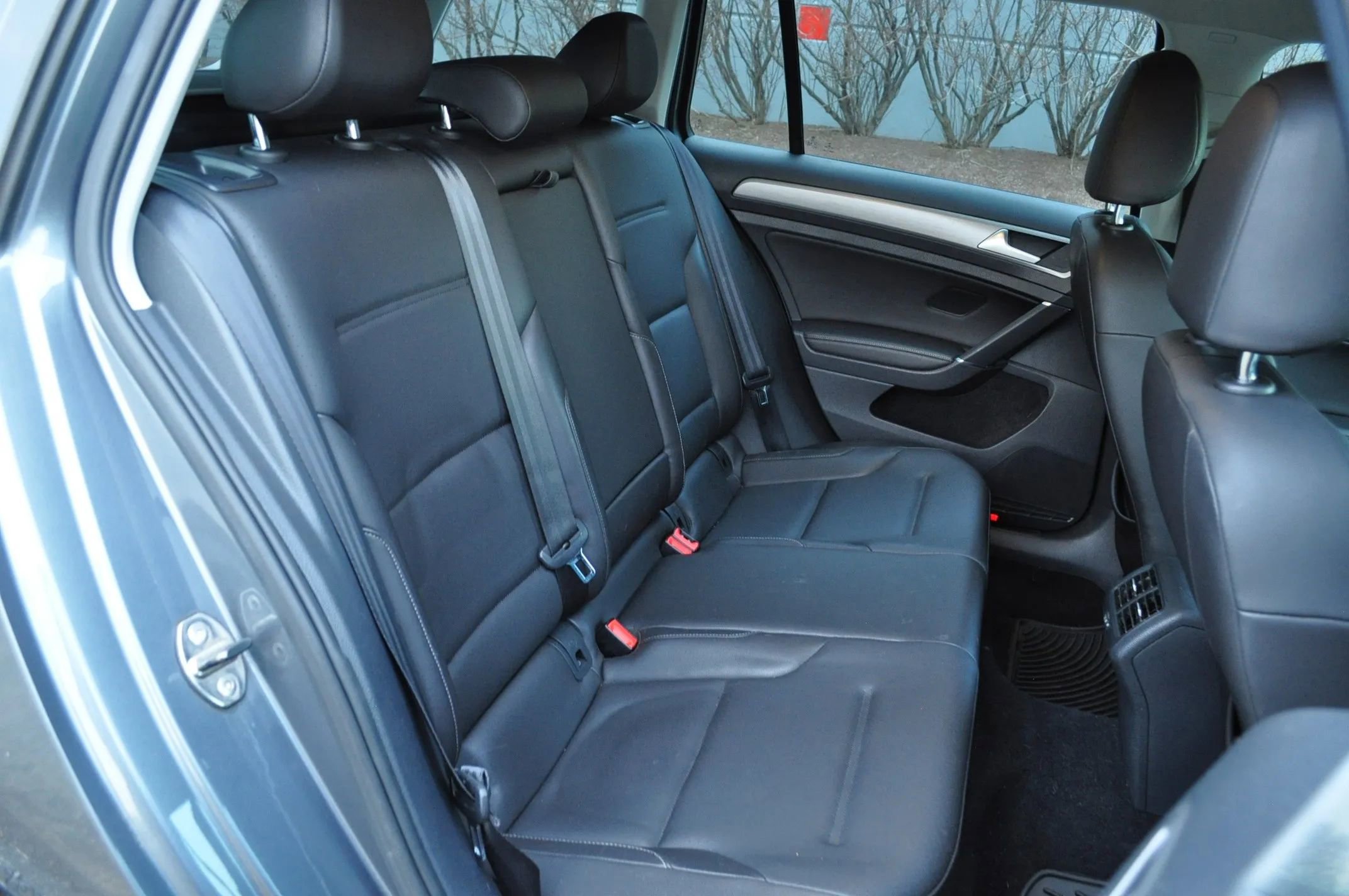 Used 2015 Volkswagen Golf S image 12