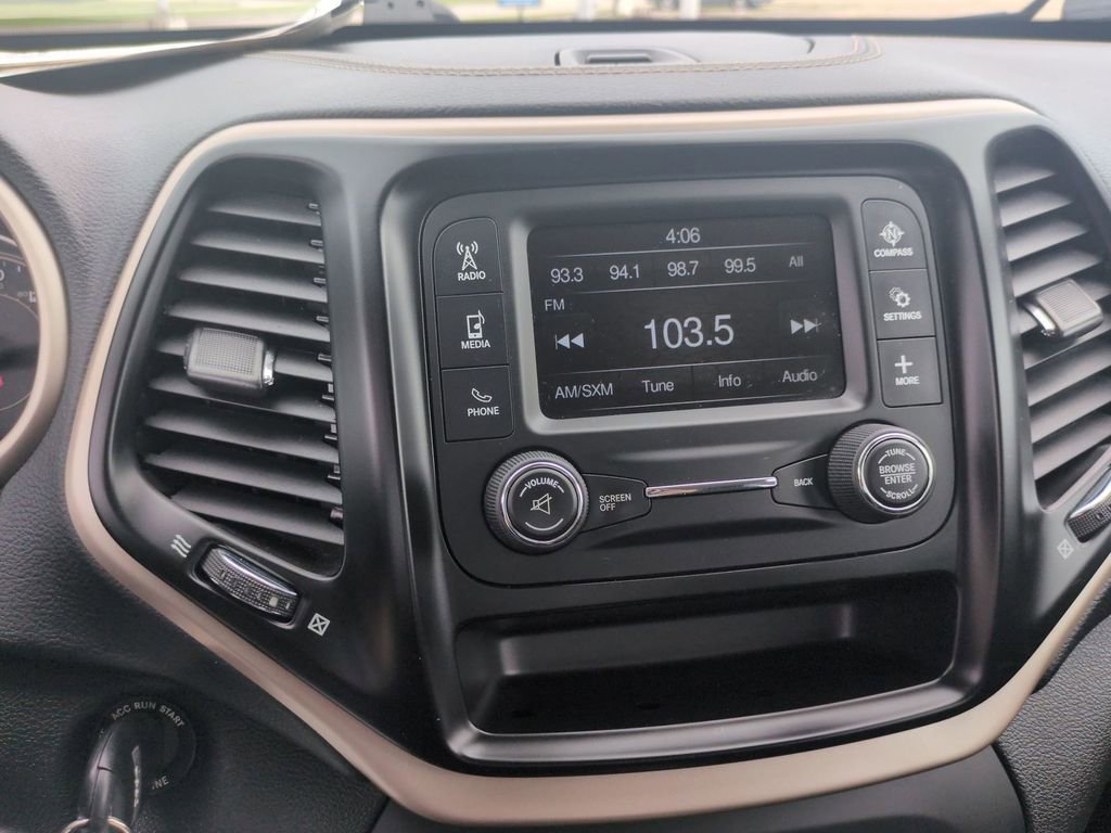 Used 2017 Jeep Cherokee Sport FWD image 27