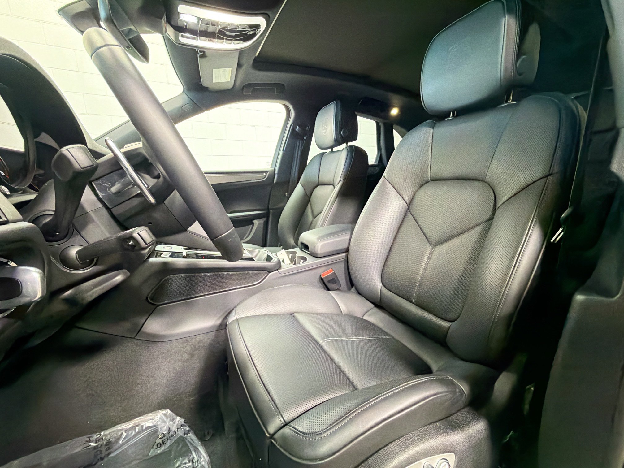 Certified 2026 Porsche Macan AWD/4WD image 5