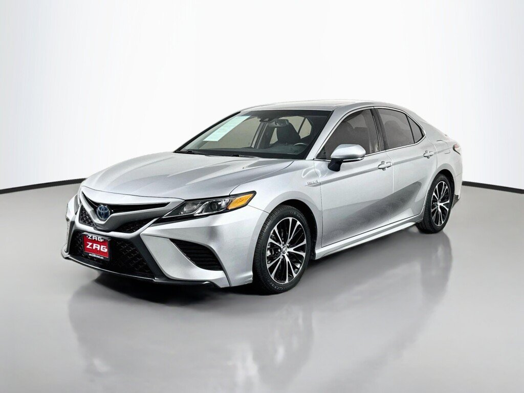 Used 2018 Toyota Camry SE w/ Audio Package FWD image 1