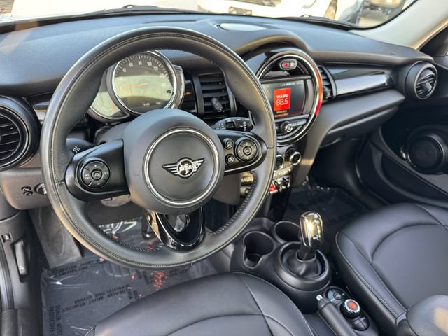 Used 2021 MINI Cooper 4-Door Hardtop FWD image 3