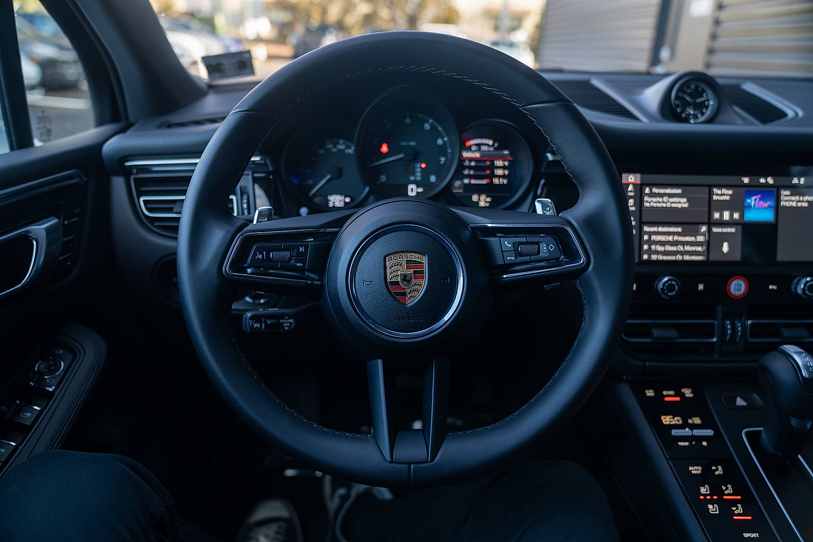 Certified 2025 Porsche Macan Turbo AWD/4WD image 6