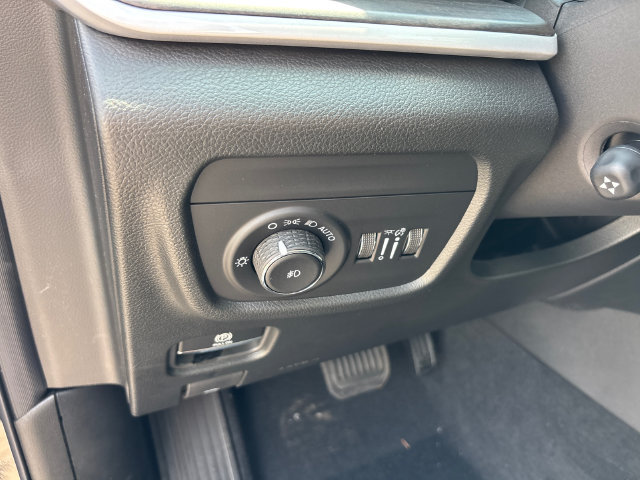 New 2026 Jeep Grand Cherokee Limited w/ Luxury Tech Group II AWD/4WD image 17