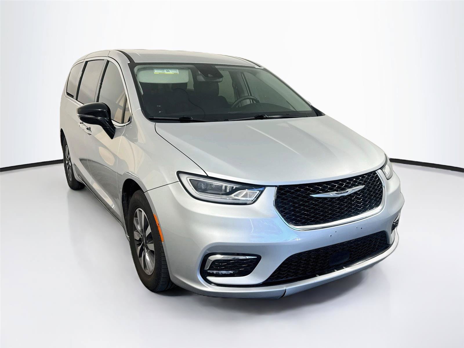 Used 2024 Chrysler Pacifica Limited FWD image 8