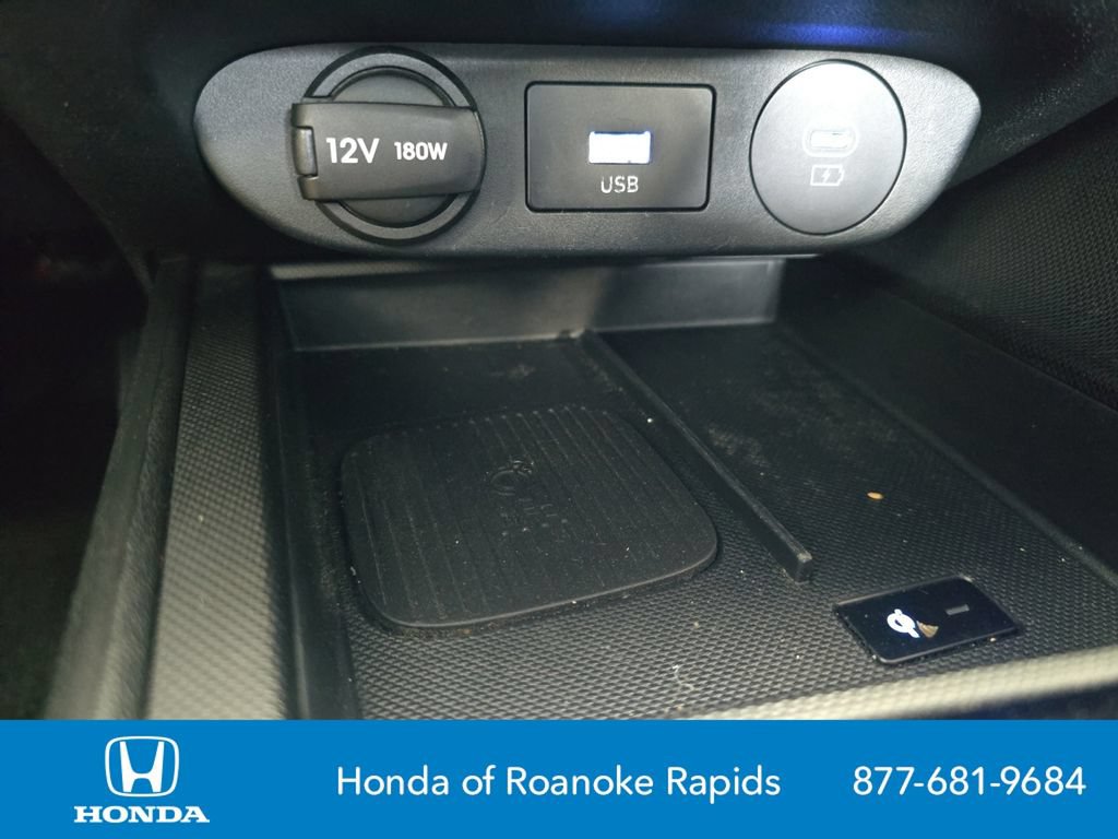 Used 2025 Hyundai Elantra Limited FWD image 25