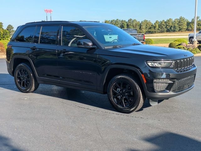 Used 2024 Jeep Grand Cherokee Altitude AWD/4WD image 2