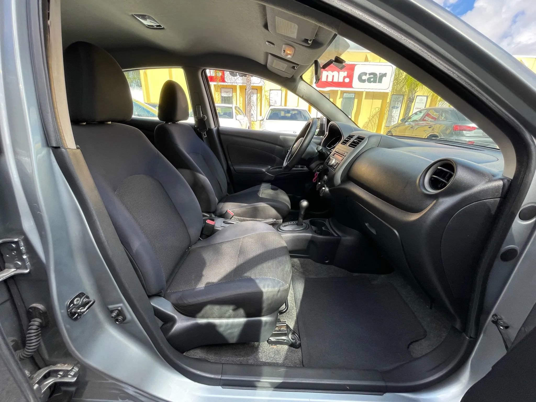 Used 2012 Nissan Versa SL image 25