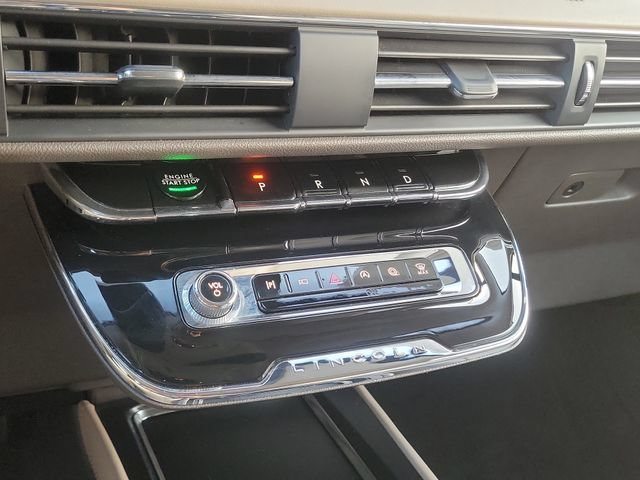 Certified 2024 Lincoln Corsair FWD image 23