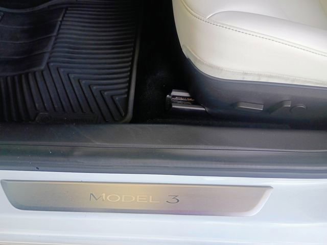 Used 2020 Tesla Model 3 Standard Range RWD image 26