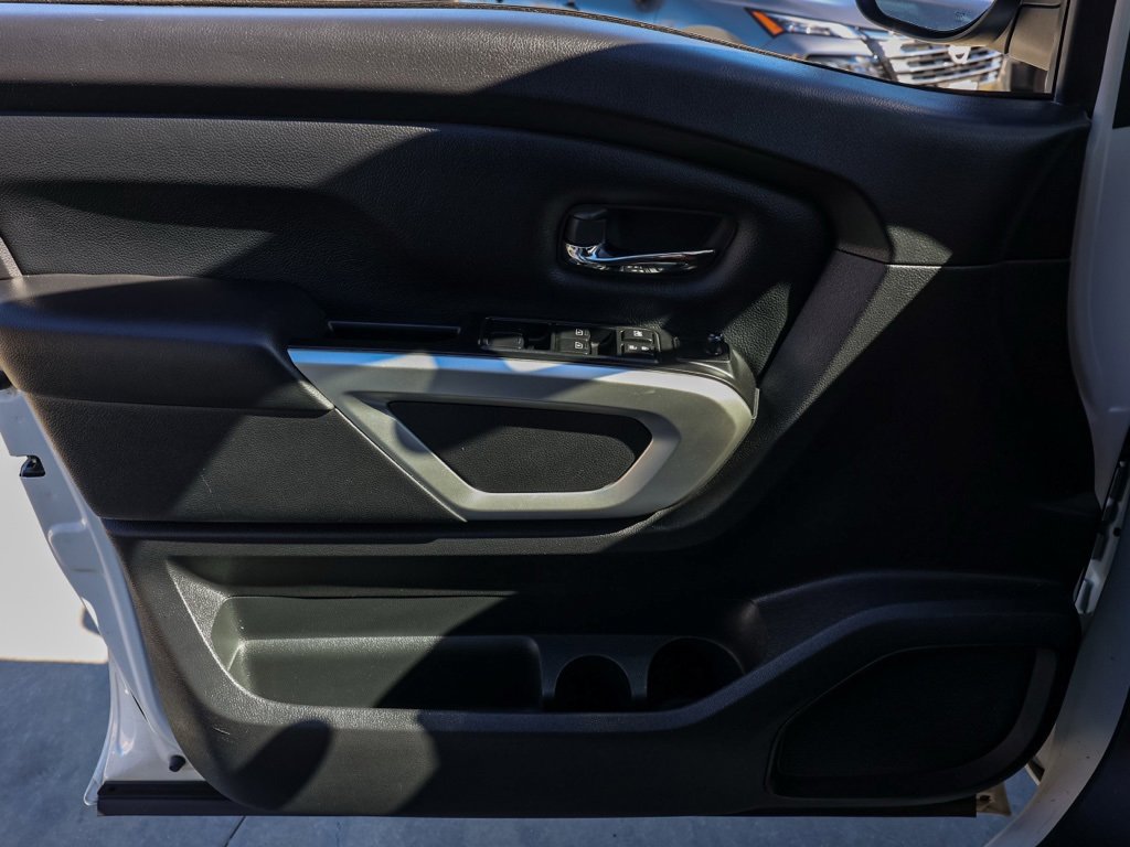 Used 2023 Nissan Titan SV image 22