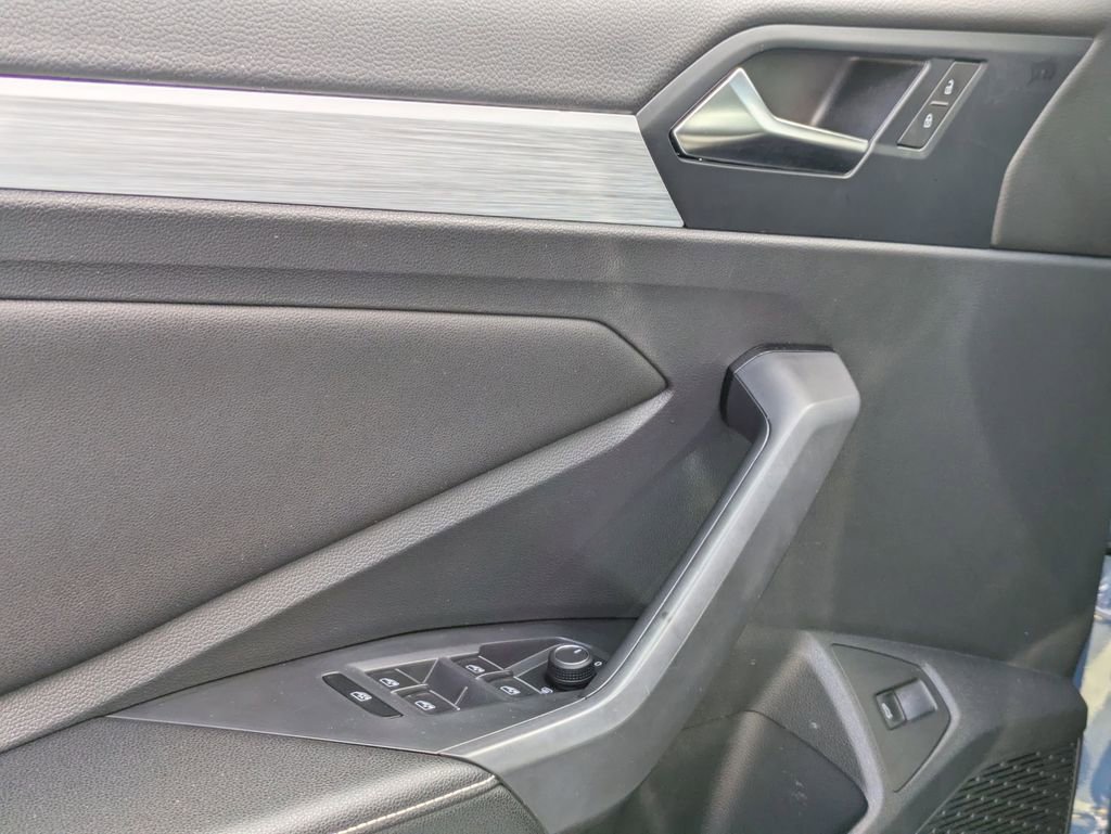 Used 2025 Volkswagen Jetta Sport image 13