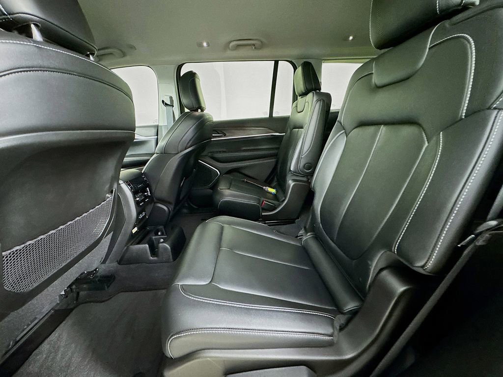 Used 2022 Jeep Grand Cherokee L Limited RWD image 29