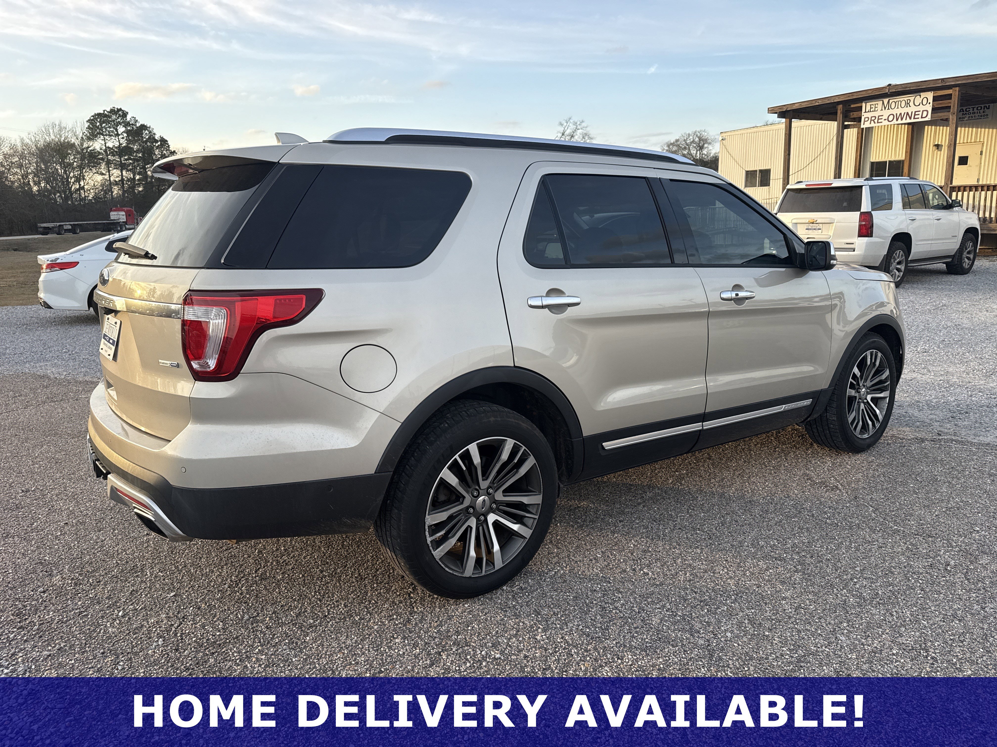 Used 2017 Ford Explorer Platinum image 18