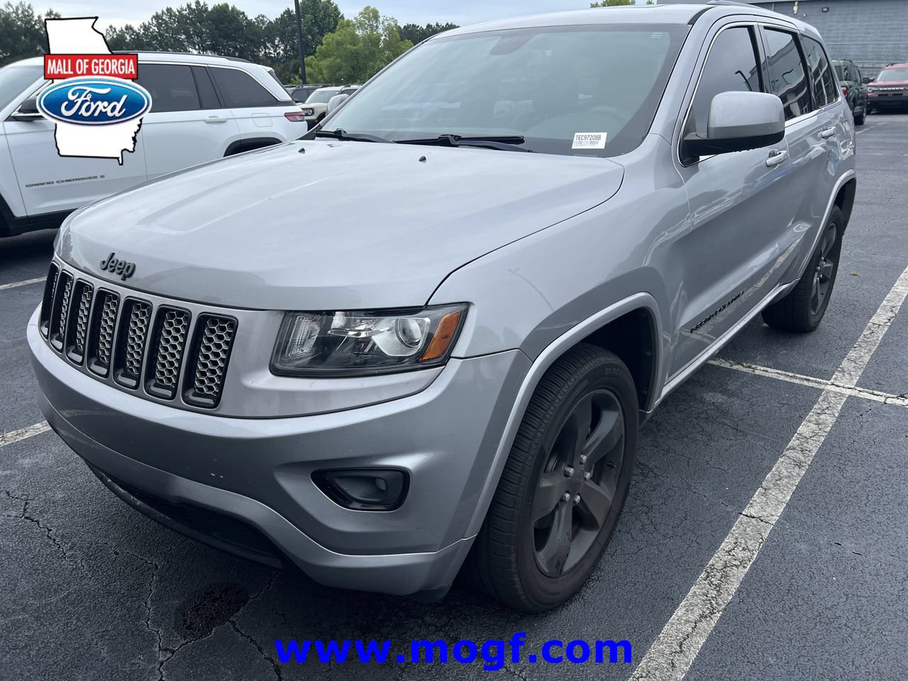 Used 2015 Jeep Grand Cherokee Altitude RWD image 1