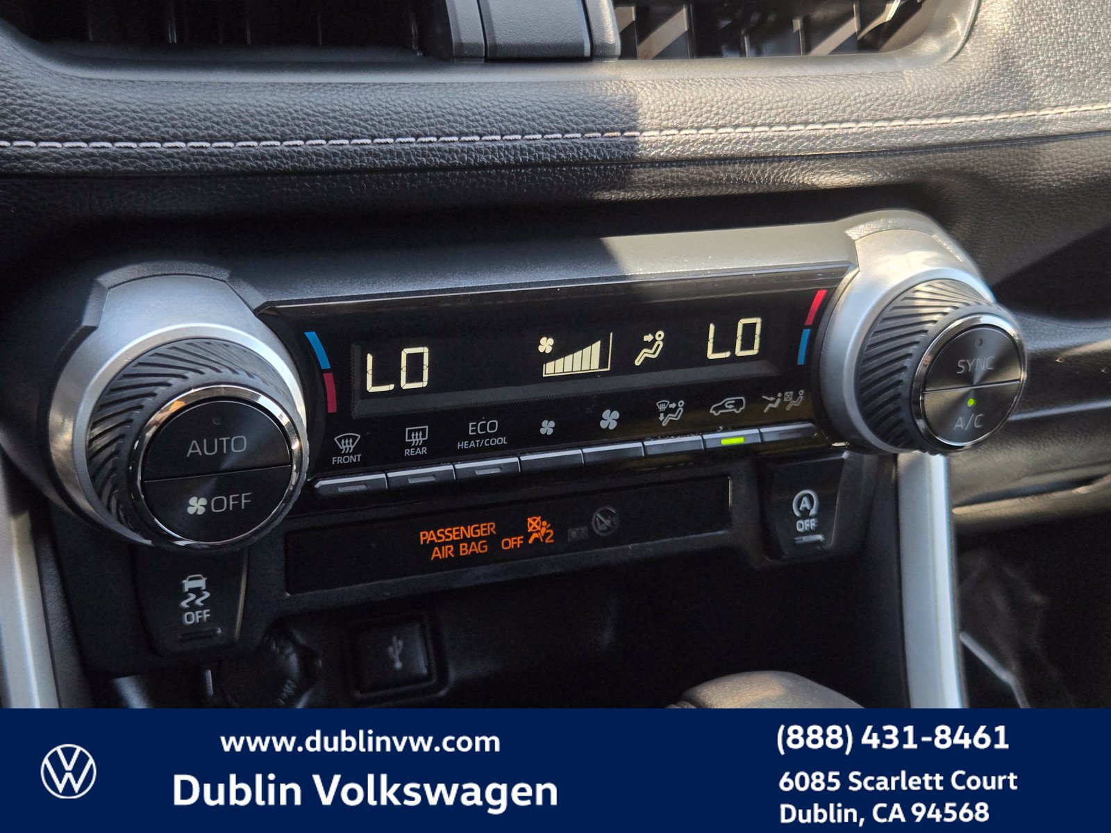Used 2021 Toyota RAV4 XLE w/ Convenience Package FWD image 18