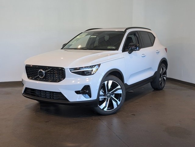 New 2026 Volvo XC40 B5 Ultra w/ Climate Package