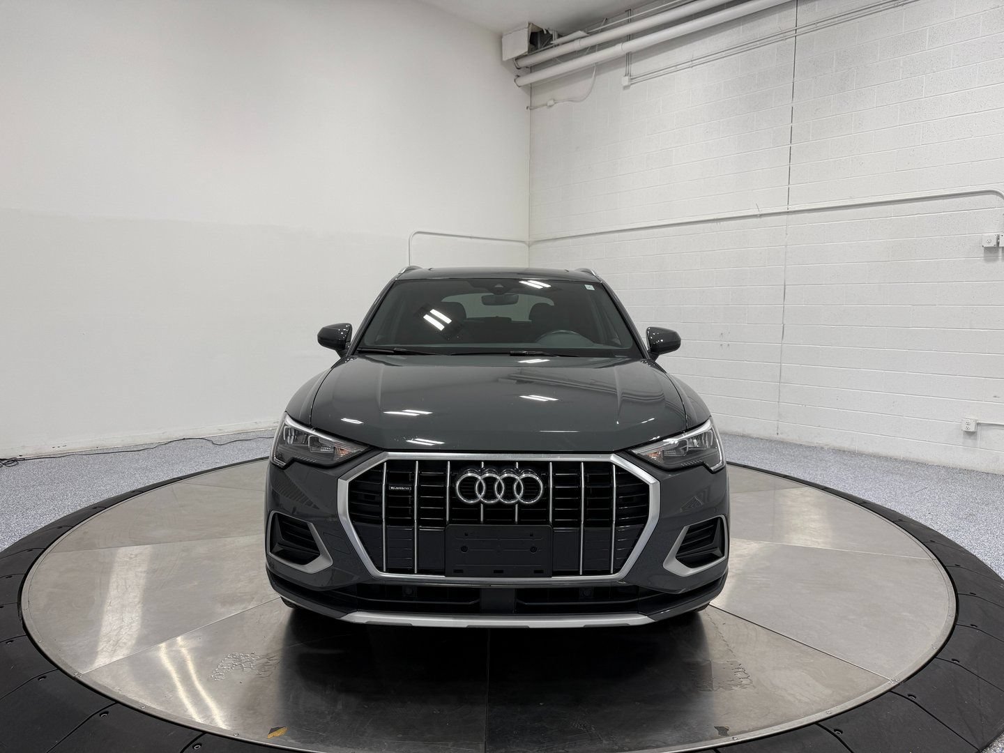 Used 2020 Audi Q3 2.0T Premium w/ Convenience Package AWD/4WD image 2