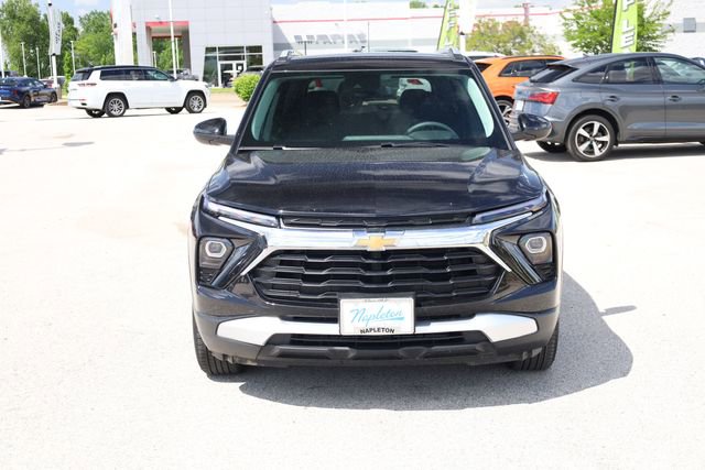 Used 2025 Chevrolet TrailBlazer LT AWD/4WD image 3