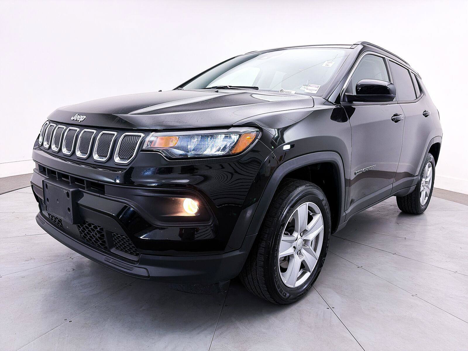 Used 2022 Jeep Compass Latitude w/ Sun and Sound Group AWD/4WD image 13