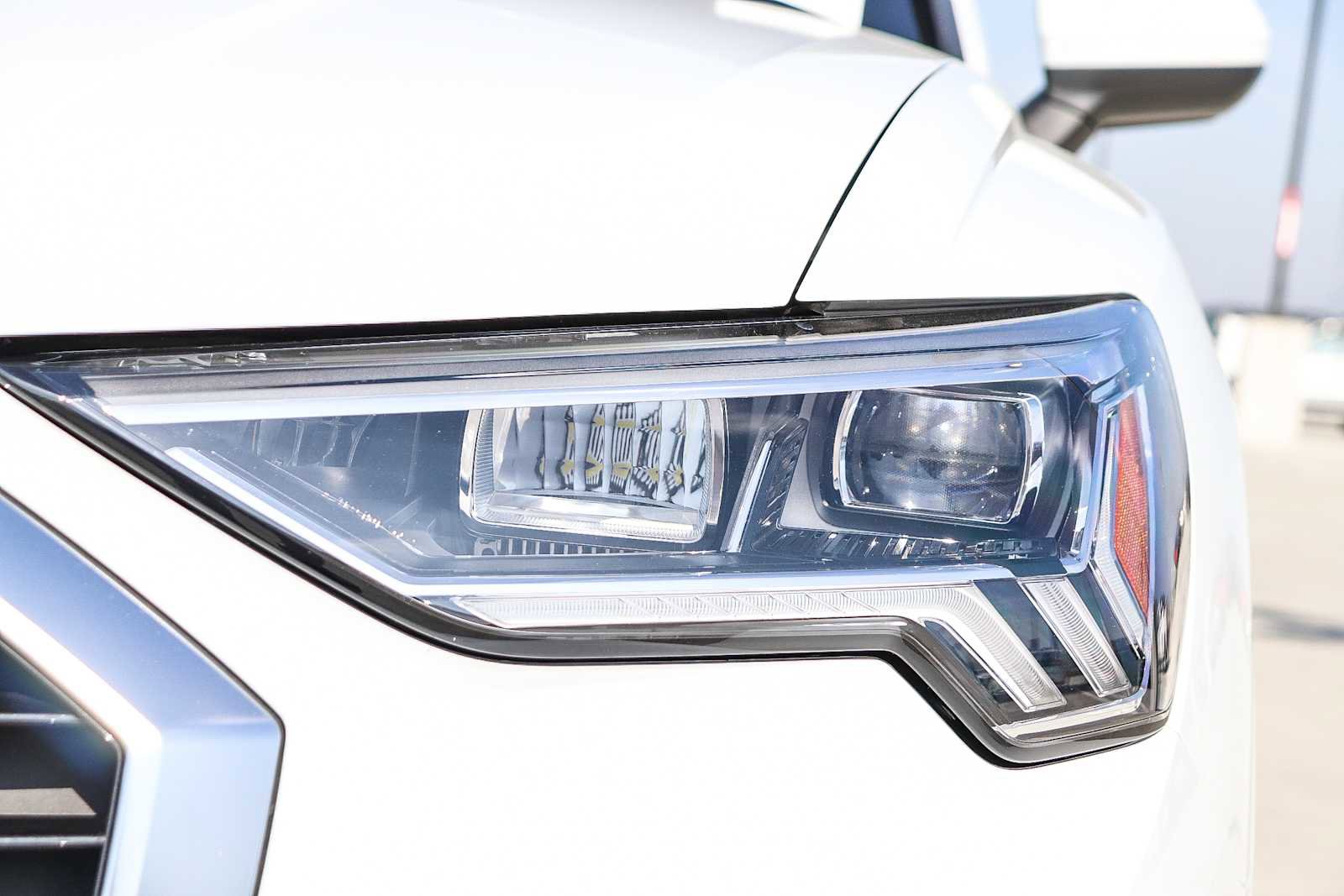 Used 2023 Audi Q3 2.0T Premium w/ Convenience Package image 7