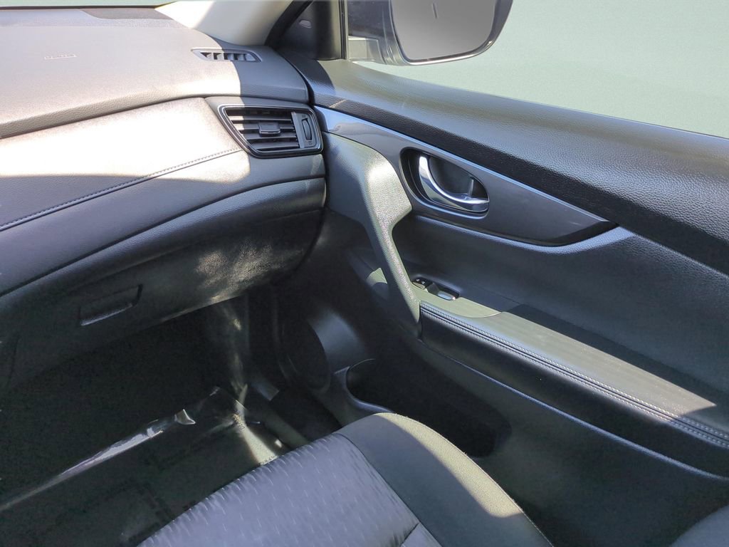 Certified 2020 Nissan Rogue SV w/ Premium Package FWD image 25