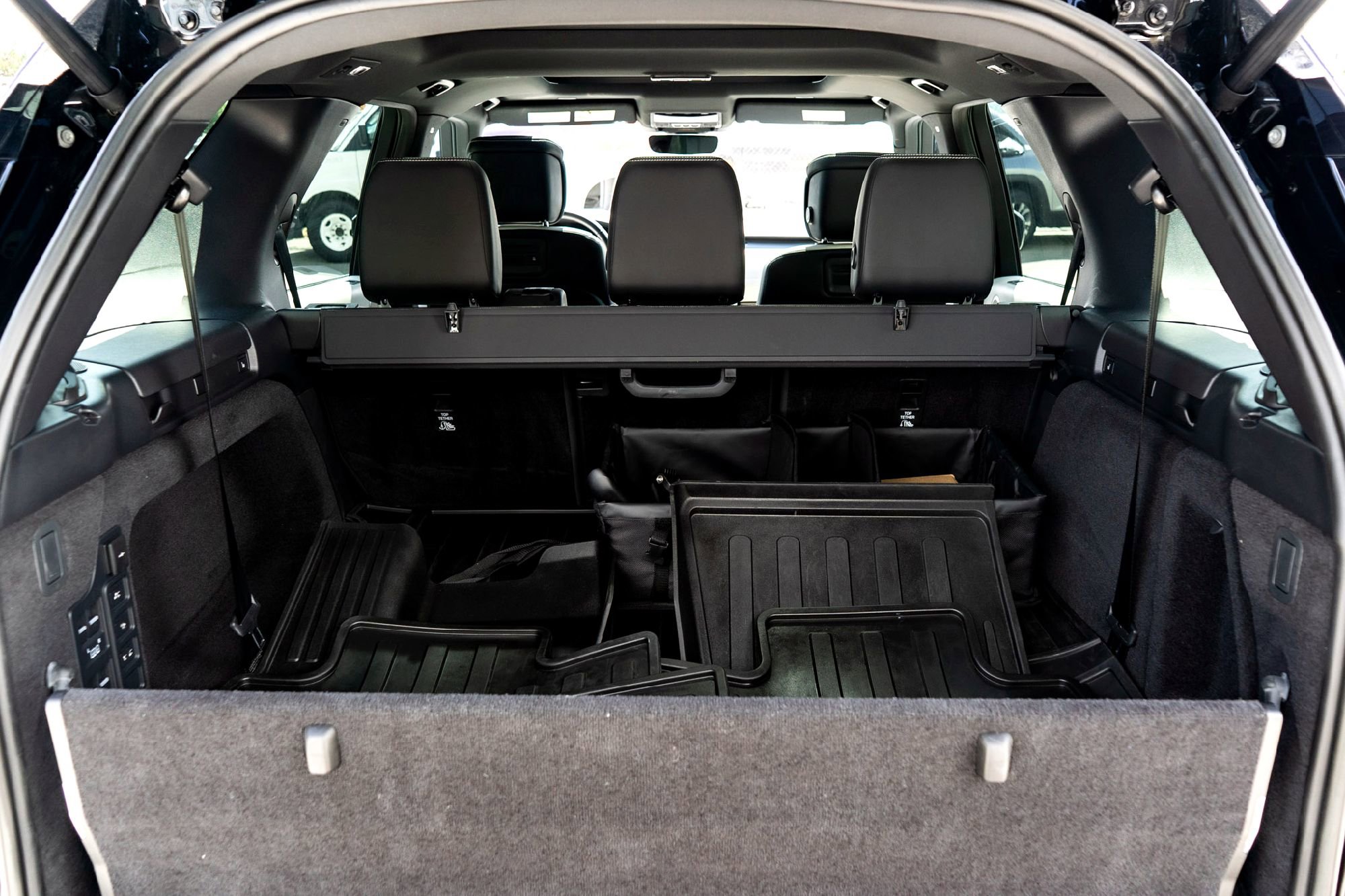 Used 2023 Land Rover Discovery HSE R-Dynamic image 9