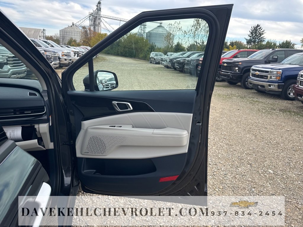 Used 2025 Kia Carnival SX Prestige image 29