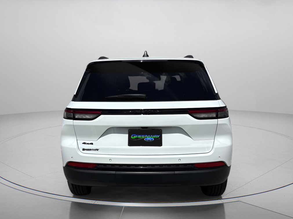 Used 2025 Jeep Grand Cherokee Altitude image 4