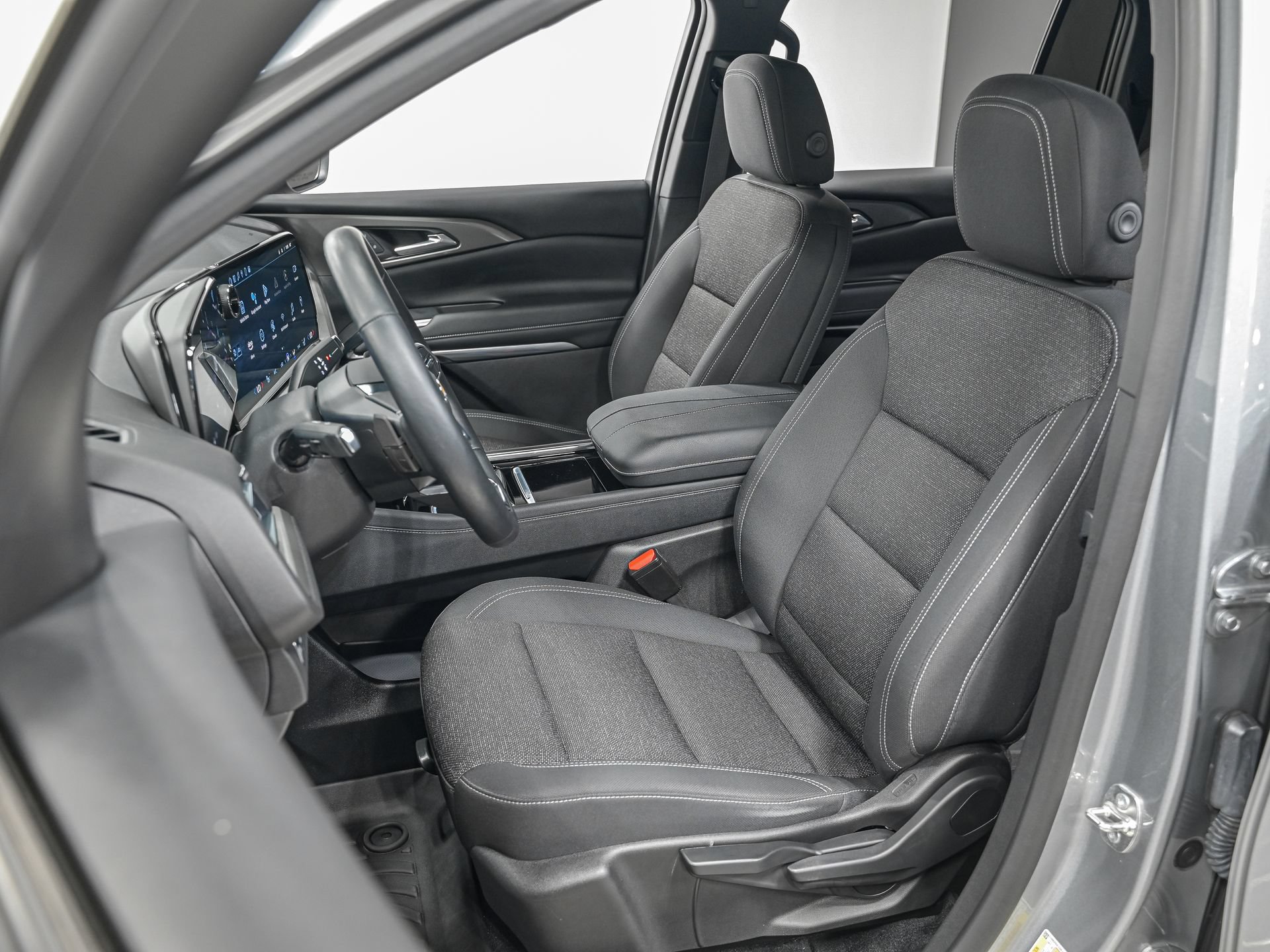 Used 2024 Chevrolet Traverse LS FWD image 15