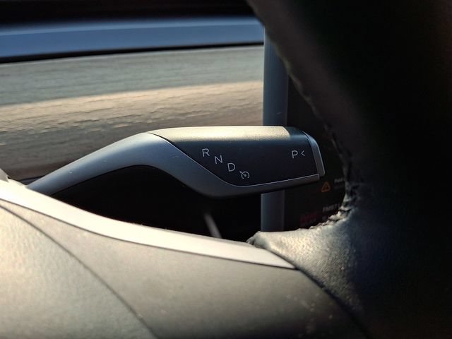 Used 2021 Tesla Model Y Long Range AWD/4WD image 15