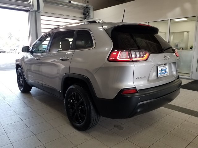 Used 2019 Jeep Cherokee Latitude Plus w/ Cold Weather Group AWD/4WD image 18