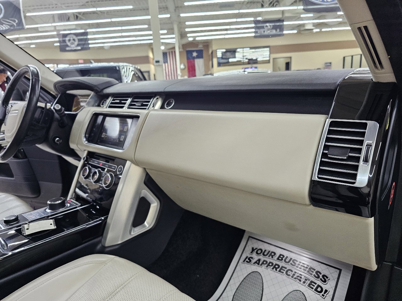 Used 2016 Land Rover Range Rover HSE image 22