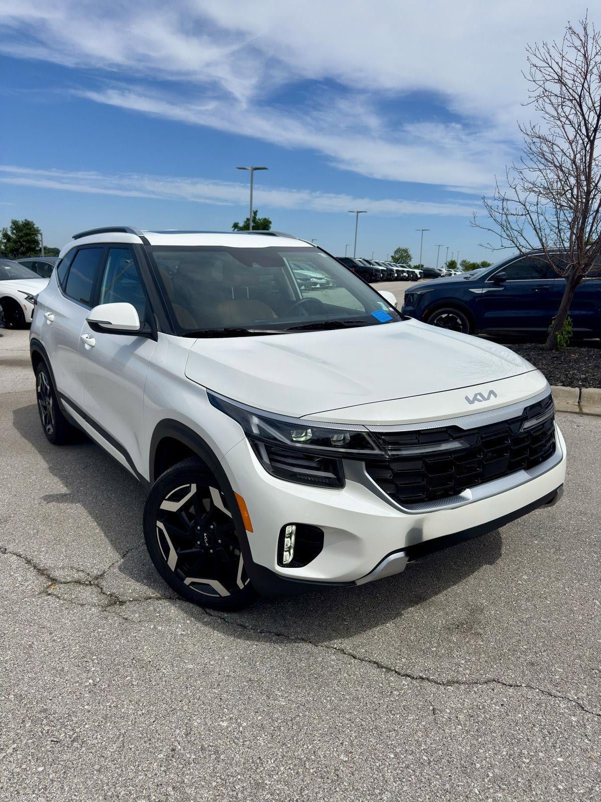 Certified 2024 Kia Seltos SX w/ SX Sunroof Package AWD/4WD image 7