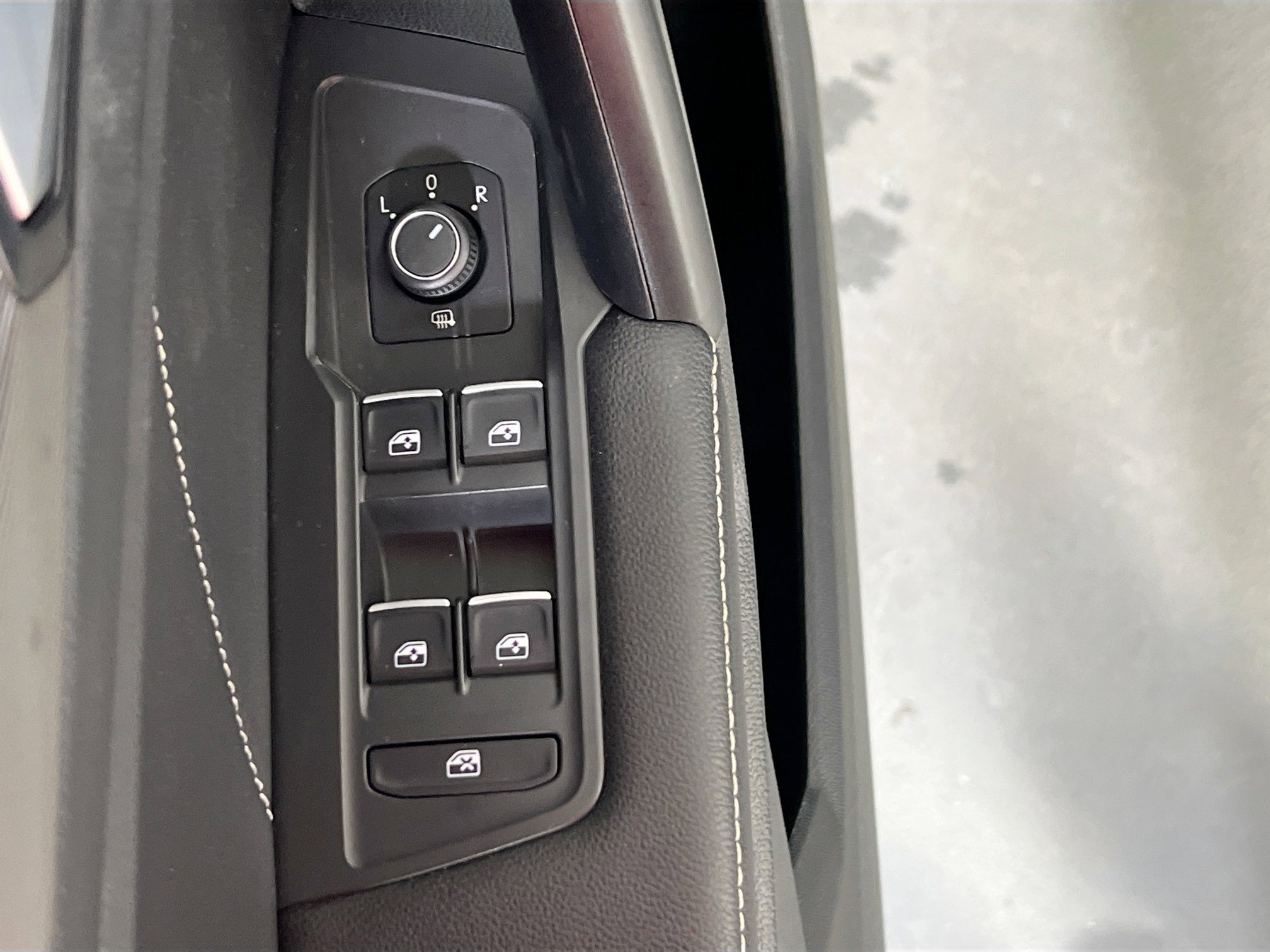 Used 2022 Volkswagen Tiguan SE image 17