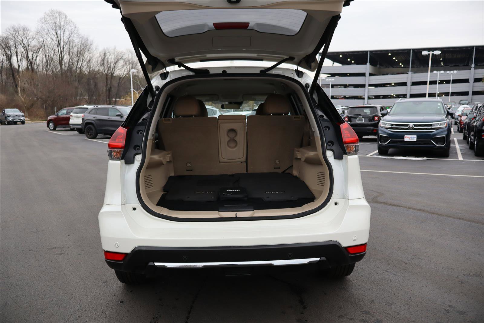 Used 2020 Nissan Rogue SV w/ Premium Package image 5