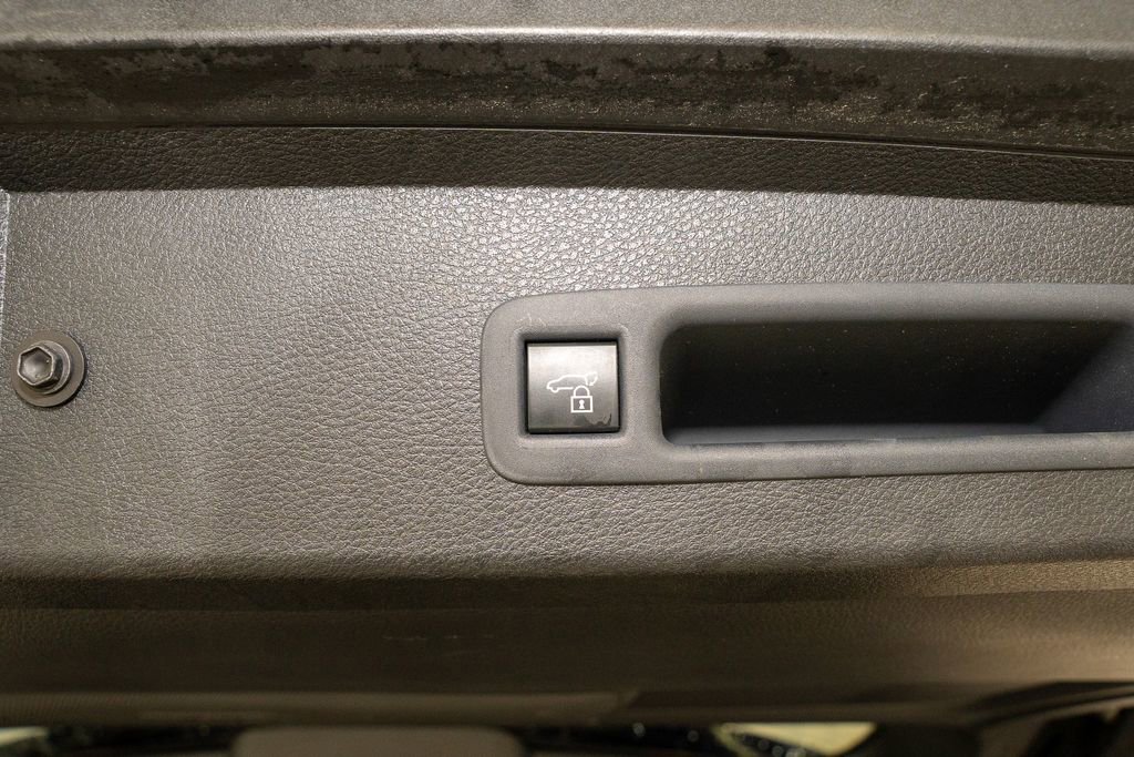 Used 2025 Toyota Sienna XLE image 6