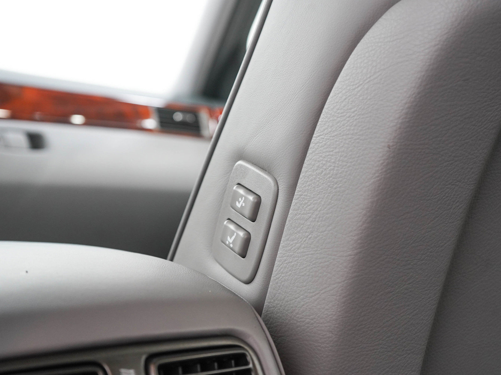 Used 2005 Lexus LS 430 RWD image 15